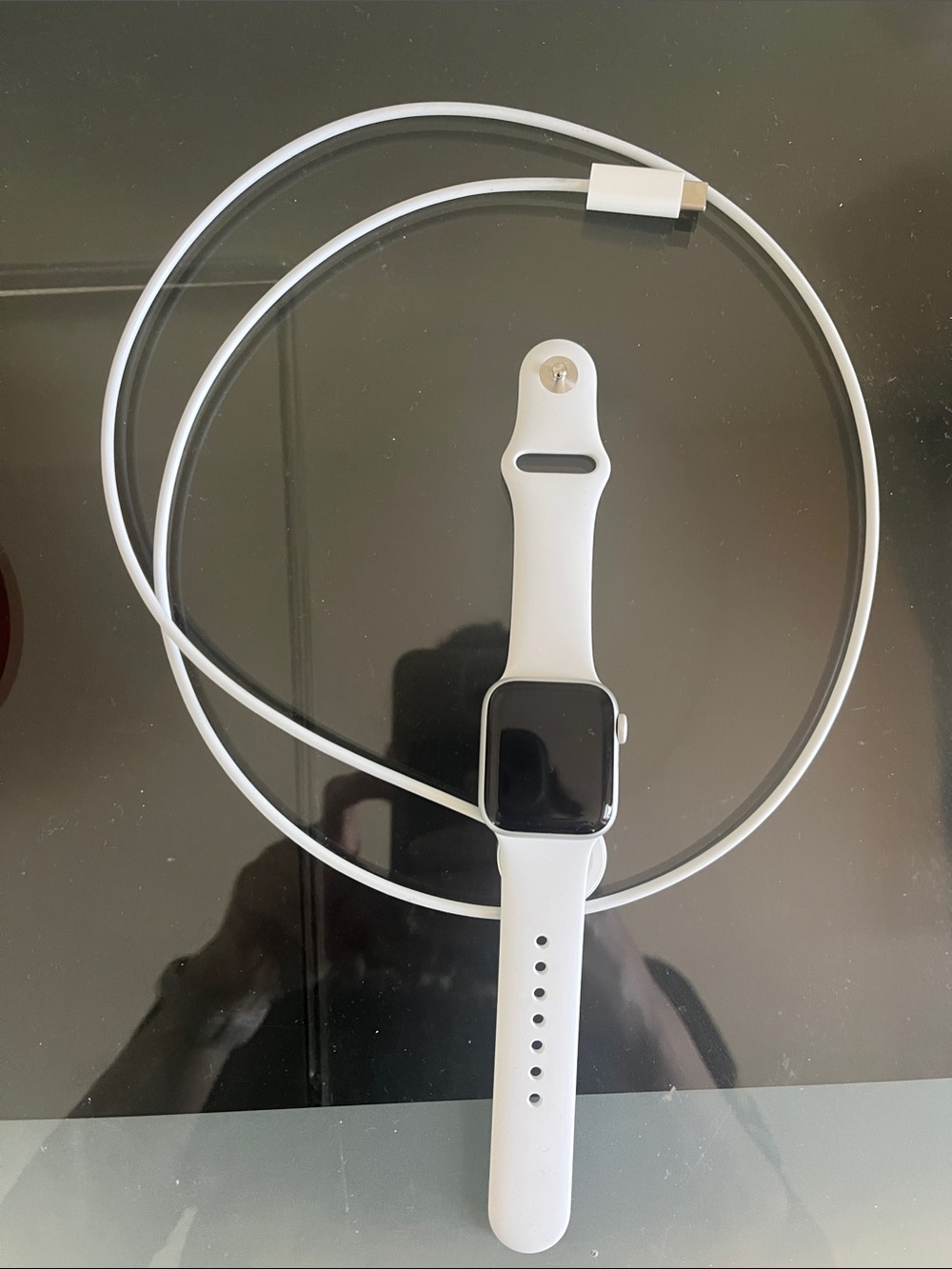 White Apple Watch SE 4.0 MM with White Silicone Band